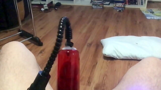 Splitcockjez tests his latest cock teasing machine 