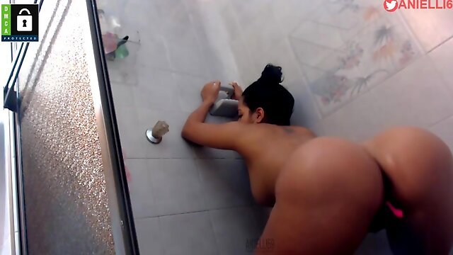 Ecuadorian Girl Shakin Butt In Shower Bath - Amateurs