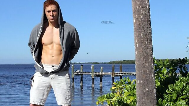 Cocky hunk Mitchell Wright s trokes his fat peen