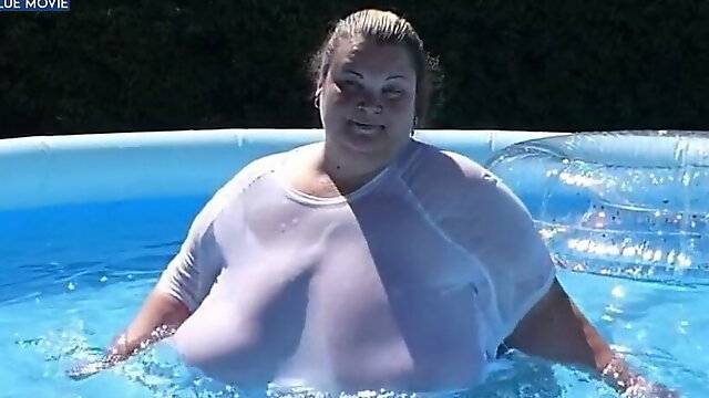 Ssbbw in pool with big saggy tits 