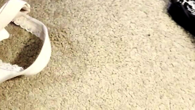 Jerking off with wifes bras and panties 