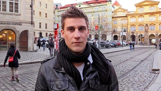 Bubble butt amateur wants to swallow cum as well