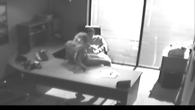 Office slut bangs the boss on a secret sextape
