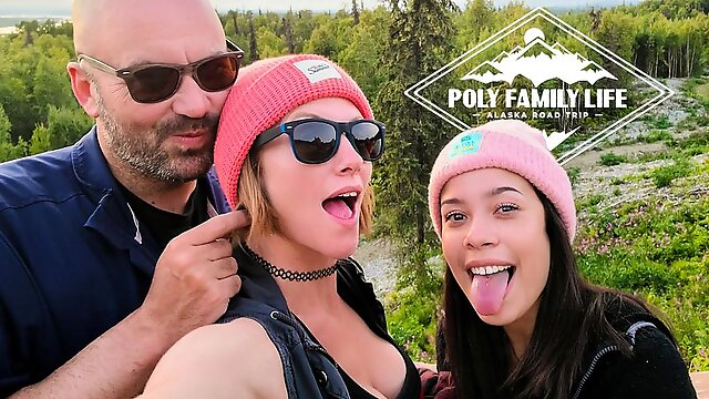 AKGINGERSNAPS & Lana Mars in Poly Family Life: Alaska Road Trip - Episode 1