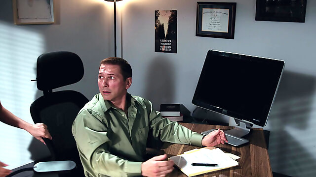 Skinny Kiara Cole makes her boss explode