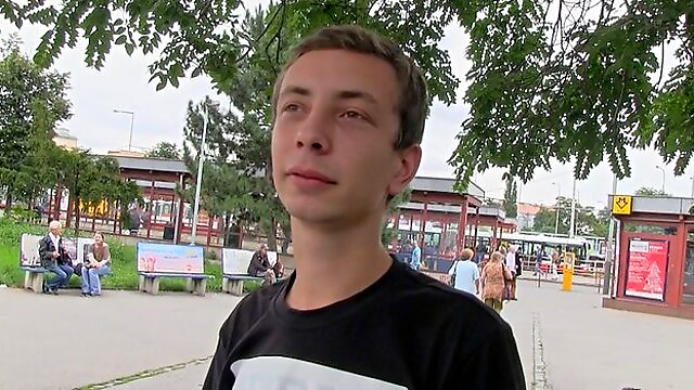 Playful guy with a bubble butt takes a huge facial