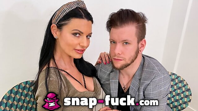 Fuckboy convinces MILF from France to fuck! SNAP-FUCK.com