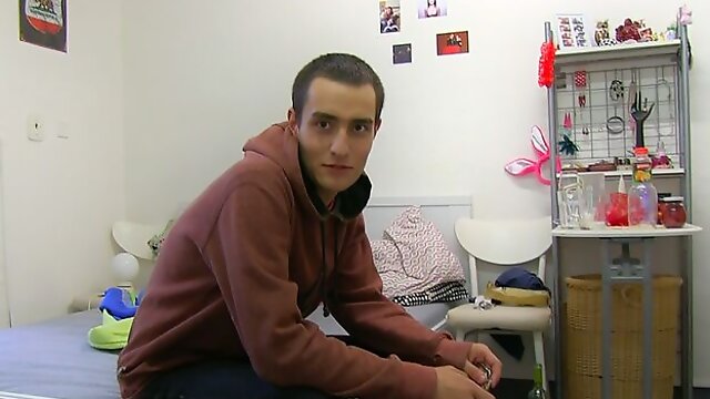 Dude literally fucks himself before taking a load