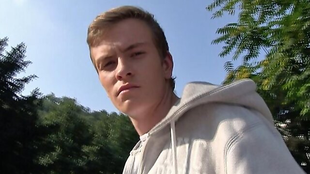 Amateur blonde with a hairy hole takes a huge facial