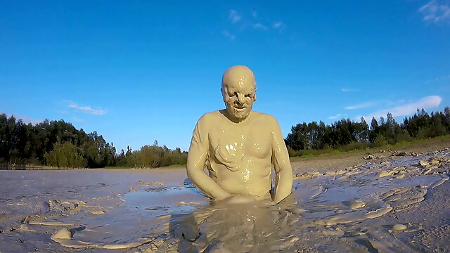 Late summer mud quarry bath