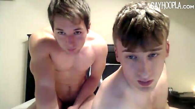 Hot lads Dmitry Dickov and JJ Swift play together in the shower