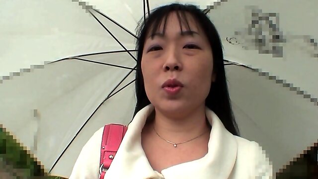 Horny MILF Fumiko Manaka gets horny and gives her man a blowjob