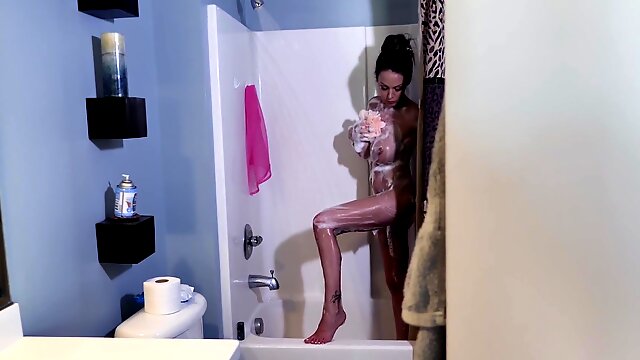 Cute cougar McKenzie Lee enjoys getting fucked in POV video
