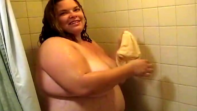 BBW chick Hunny Bunz moans while pleasuring her horny fuck hole