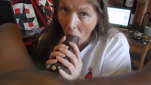 Mature lady sucking bbc very slowly and drink cum