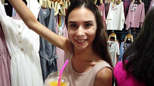 Video of amateur Lona Mia going shopping with her boyfriend