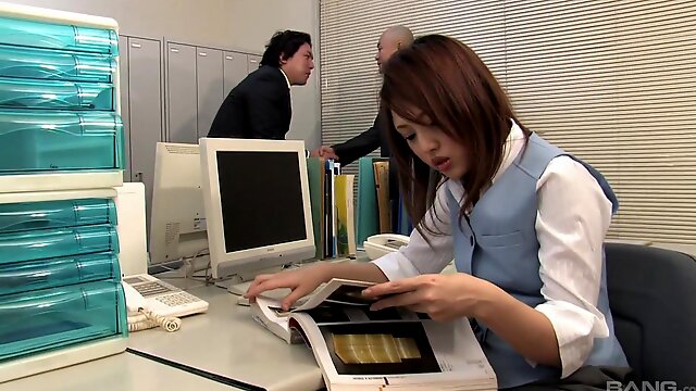 Rino Mizusawa adores a blowjob with her colleague in her office