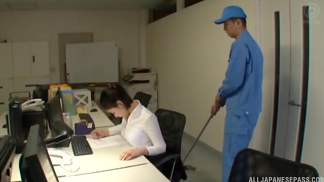 Japanese secretary Imanaga Sana stayed late in the office to fuck