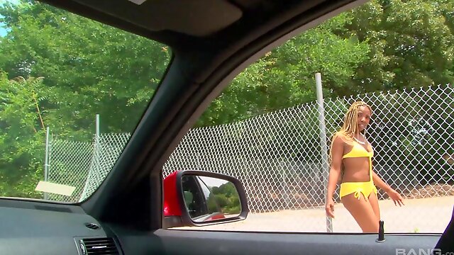 Mature ebony whore Eboni Ice picked up and fucked in a car