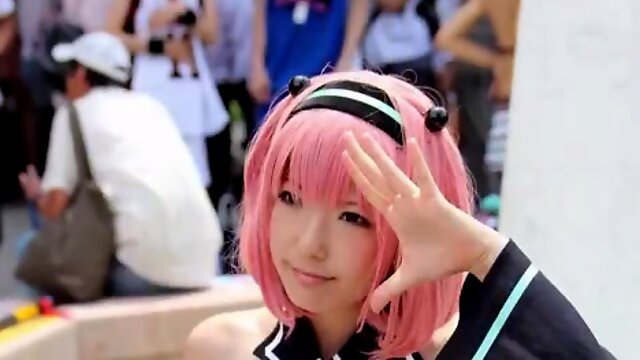 Sexy Japanese girl in сcosplay is teasing us in the park