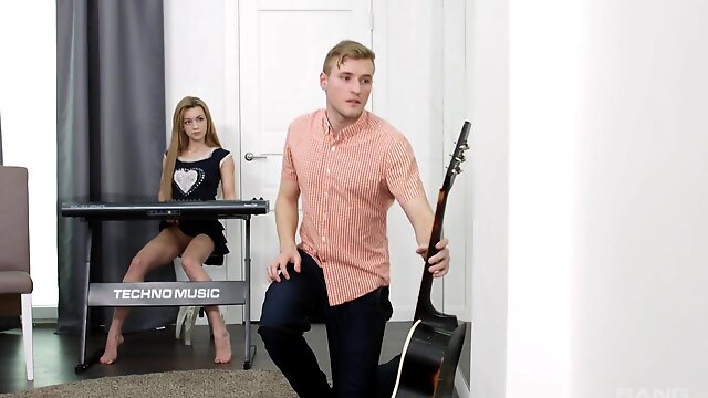 Sonia Sweet interupts music class for a hot fuck on the floor