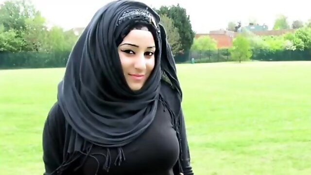 Esposas jovens árabes em uma mistura de hijab para você
