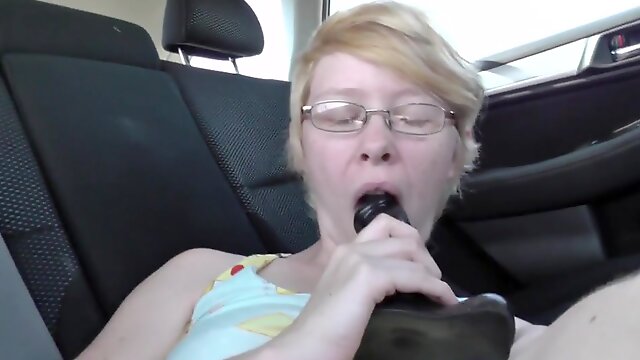 Short hair blonde masturbating in an uber using her huge black dildo