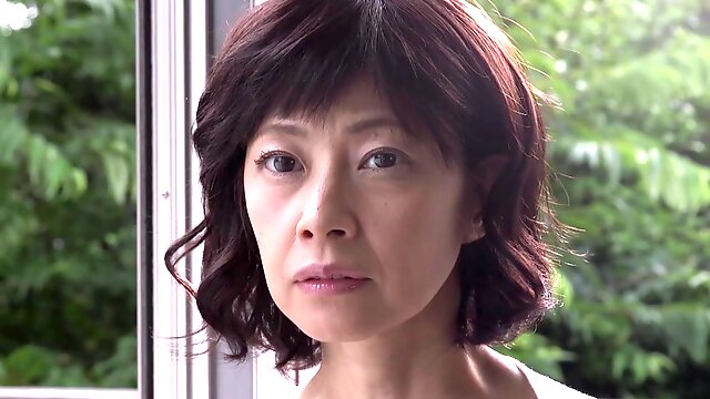 Mature Rumi Mochizuki knows how to handle a hard cock