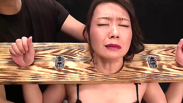Awesome BDSM session with an alluring Japanese slave girl