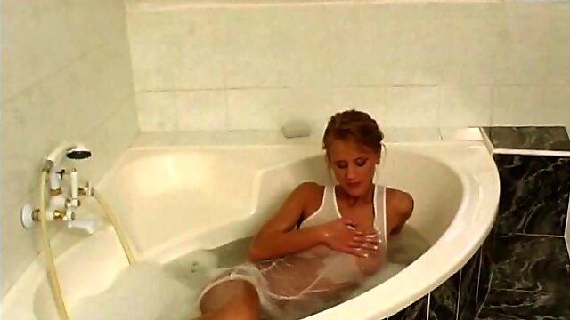 Cynthia goes wet and wild at the bathtub