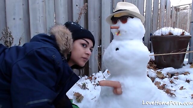 Beautiufl amateur girl gets fucked from behind outdoors by snowman