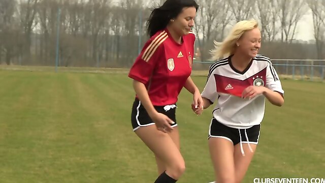 Soccer cuties on the pitch get lost in licking and tribbing