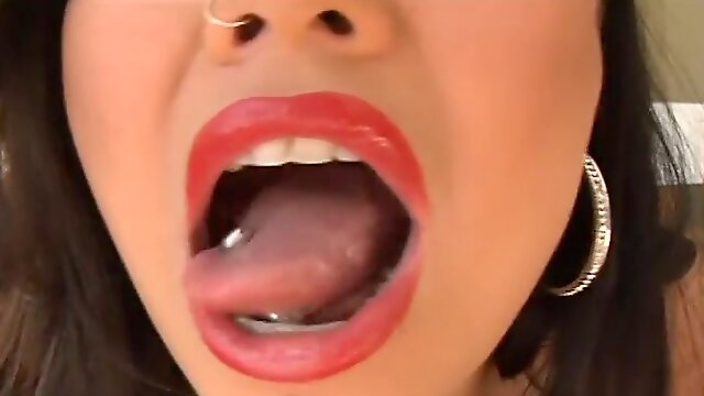 Zungenpiercing Cumshot