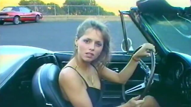 Sizzling hottie drives a nice car and sucks a hard cock