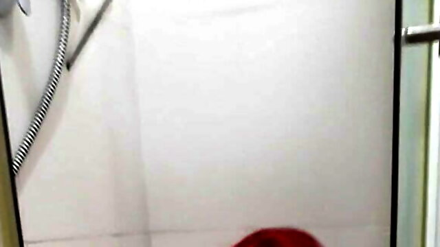 Maja amateur wife masturbating in the shower