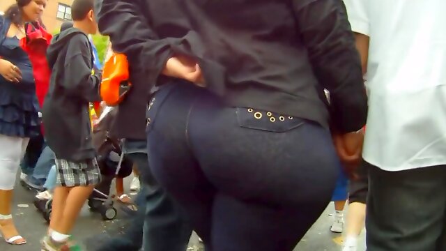 Big Fat Ass Milf At The Puerto Rican Festival In Tight Jeans