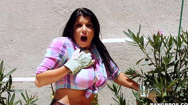 Latina wife gets her dose in outdoor hardcore