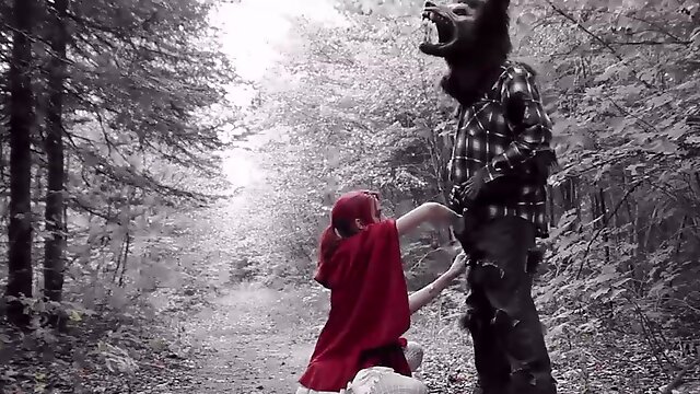 Red riding hood cosplay porn with the wolf throating her restless