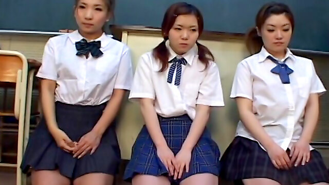 Asian blowjob by a slender schoolgirls