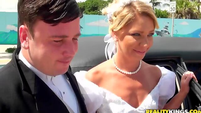 He fucks newlywed beauty in the limo