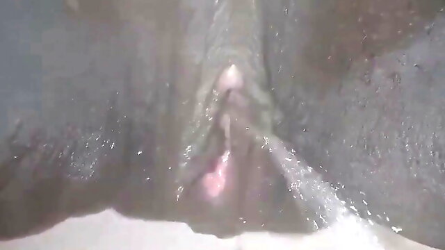 Ebony BBW shows off wet pussy – squirting and pissing