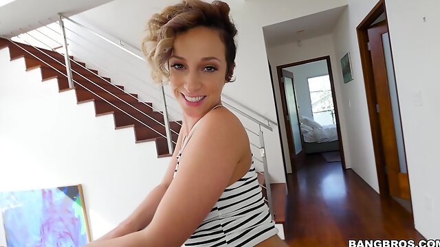 Round butt hottie Jada Stevens enjoys sitting on his face. HD