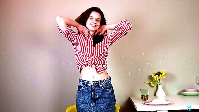 Brunette amateur Sienna drops her dress to masturbate on the chair