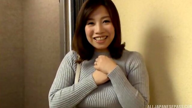 Closeup video of naughty wife Ishikawa Asumi flashing her ass