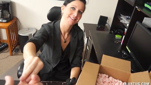 Office lady is surprised by the size of her bosss huge cock