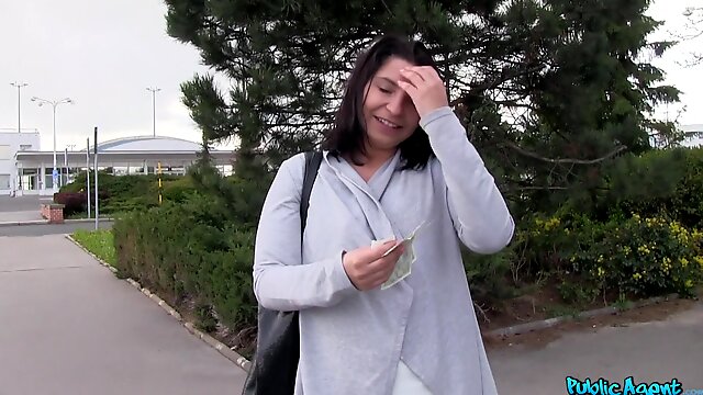 Outside fuck with horny stranger is a fantasy of brunette milf Amy