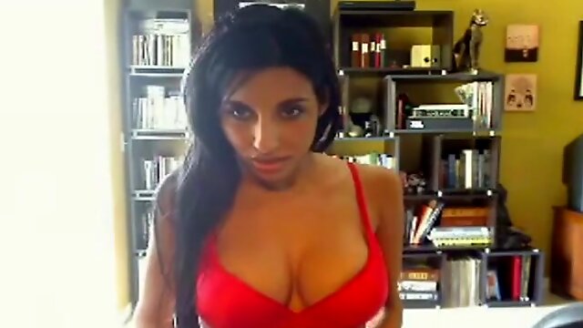 Fake tits latina masturbates on webcam video