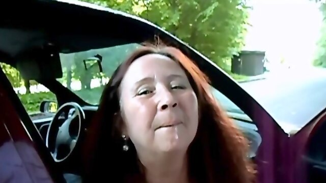 Amateur MILF Cumdrinking Gangbang