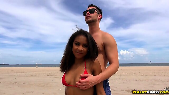 Ebony girl with a stunning body fucking a white guy