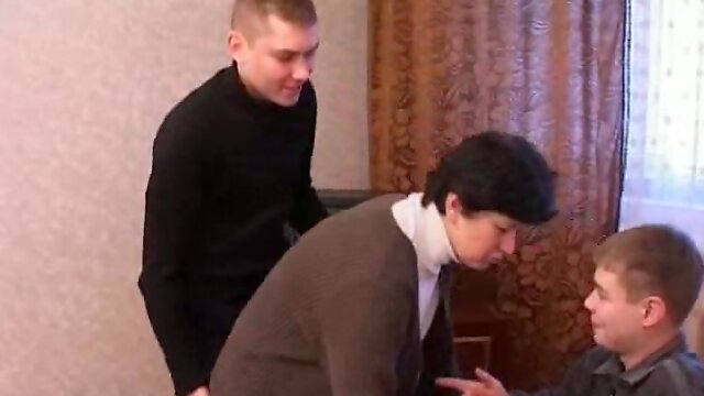 Five dudes fuck an amateur MILF in all of her holes